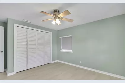 8424 Stillbrook Avenue, Tampa, FL 33615 - Photo 17