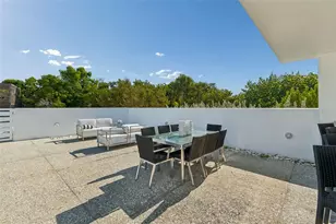 7647 Sanderling Rd, Sarasota, FL 34242 - Photo 5