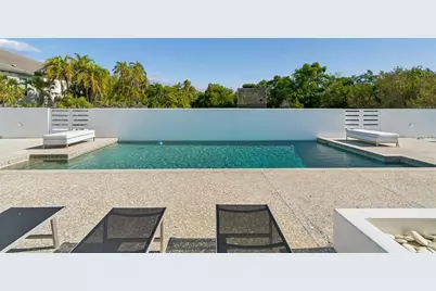 7647 Sanderling Road, Sarasota, FL 34242 - Photo 9