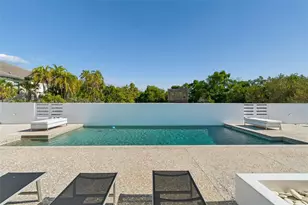 7647 Sanderling Rd, Sarasota, FL 34242 - Photo 9