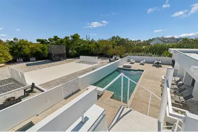 7647 Sanderling Road, Sarasota, FL 34242 - Photo 9