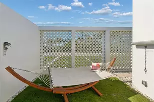 7647 Sanderling Rd, Sarasota, FL 34242 - Photo 11