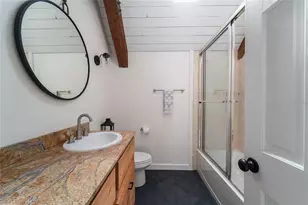 8303 N River Oaks Ct, Tampa, FL 33617 - Photo 25