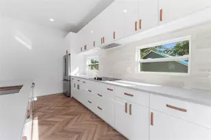 102 W Adalee St, Tampa, FL 33603 - Photo 5