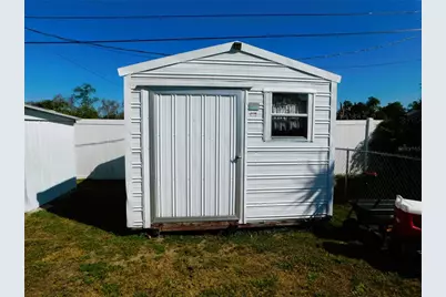 39143 Hillcrest Drive, Zephyrhills, FL 33542 - Photo 9