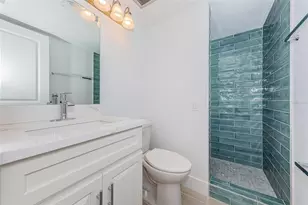 4700 Cove Cir, Saint Petersburg, FL 33708 - Photo 23
