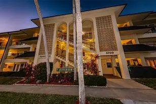 4700 Cove Cir, Saint Petersburg, FL 33708 - Photo 1