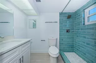 4700 Cove Cir, Saint Petersburg, FL 33708 - Photo 27