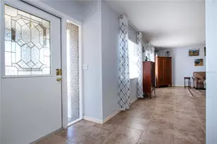 203 Amesbury Cir, Sun City Center, FL 33573 - Photo 7