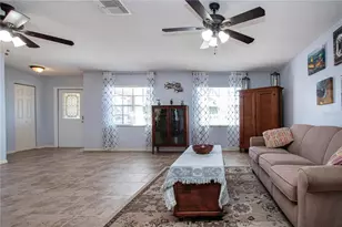 203 Amesbury Cir, Sun City Center, FL 33573 - Photo 13