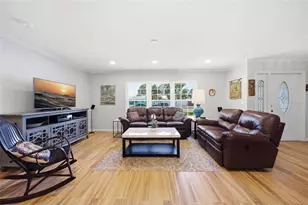 2904 Norwich Dr W, Bradenton, FL 34205 - Photo 3