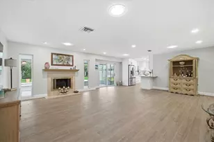 12212 Snead Pl, Tampa, FL 33624 - Photo 5