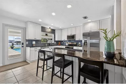 8848 Sunlit Cove Drive NE, Saint Petersburg, FL 33702 - Photo 19