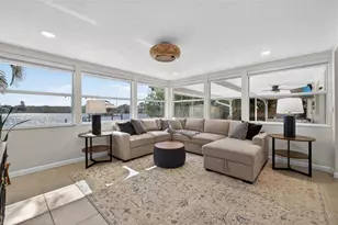 8848 Sunlit Cove Dr NE, Saint Petersburg, FL 33702 - Photo 17