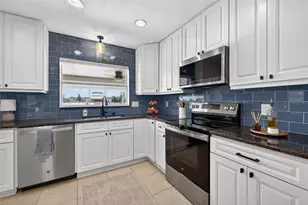 8848 Sunlit Cove Dr NE, Saint Petersburg, FL 33702 - Photo 27