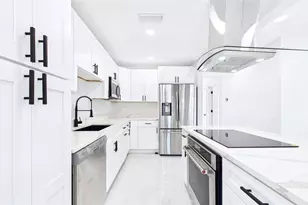 1778 New Hampshire Ave NE, Saint Petersburg, FL 33703 - Photo 9