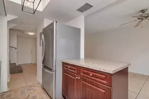 5166 Tennis Ct Cir, Tampa, FL 33617 - Photo 15