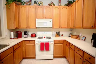 2753 Tanglewylde Dr, Land O Lakes, FL 34638 - Photo 5