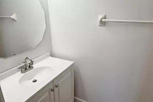 8822 Bay Pointe Dr, Tampa, FL 33615 - Photo 9