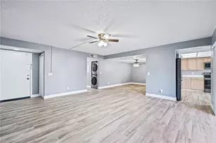 5169 Puritan Cir, Tampa, FL 33617 - Photo 3