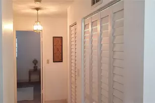 5925 Terrace Park Dr N, Saint Petersburg, FL 33709 - Photo 13
