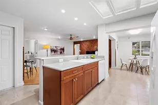 511 Riviera Bay Dr NE, Saint Petersburg, FL 33702 - Photo 11