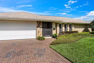 511 Riviera Bay Dr NE, Saint Petersburg, FL 33702 - Photo 3