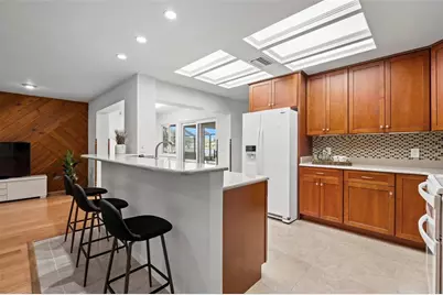 511 Riviera Bay Drive NE, Saint Petersburg, FL 33702 - Photo 9