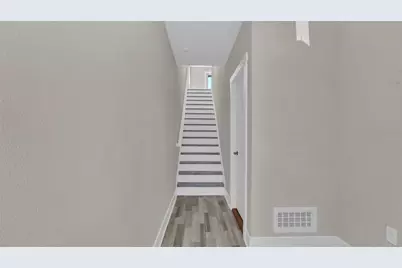 1237 Savona Drive NE, Saint Petersburg, FL 33702 - Photo 3