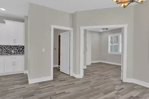 1237 Savona Dr NE, Saint Petersburg, FL 33702 - Photo 11