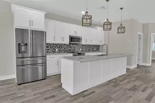 1237 Savona Dr NE, Saint Petersburg, FL 33702 - Photo 7