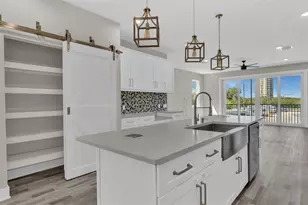 1237 Savona Dr NE, Saint Petersburg, FL 33702 - Photo 9