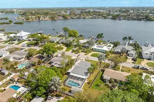 711 Bayshore Dr, Tarpon Springs, FL 34689 - Photo 1