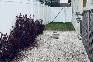 525 Rapid Falls Dr, Brandon, FL 33511 - Photo 5