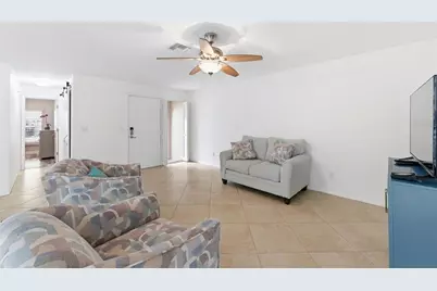 526 St Tropez Circle NE, Saint Petersburg, FL 33703 - Photo 7