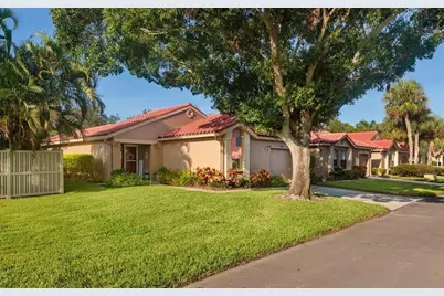 526 St Tropez Circle NE, Saint Petersburg, FL 33703 - Photo 1