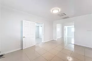15525 Bedford Cir E, Clearwater, FL 33764 - Photo 9