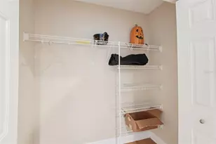 300 Valencia Cir, Saint Petersburg, FL 33716 - Photo 33