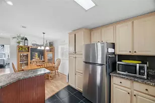 6907 Americana Dr NE, Saint Petersburg, FL 33702 - Photo 13