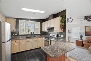 6907 Americana Dr NE, Saint Petersburg, FL 33702 - Photo 7