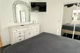 6907 Americana Dr NE, Saint Petersburg, FL 33702 - Photo 13