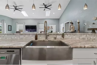 1024 16th Avenue N, Saint Petersburg, FL 33704 - Photo 9