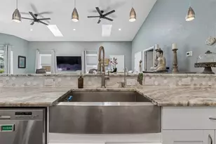 1024 16th Ave N, Saint Petersburg, FL 33704 - Photo 9