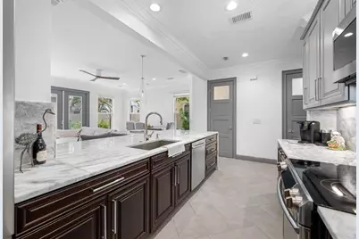 237 7th Avenue N #2, Saint Petersburg, FL 33701 - Photo 9