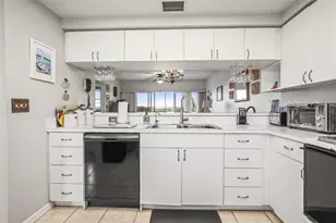 6399 Shoreline Dr, Saint Petersburg, FL 33708 - Photo 5