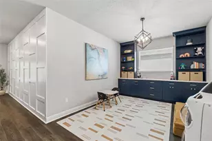 4911 Lakeshore Oaks Ct, Tampa, FL 33624 - Photo 9