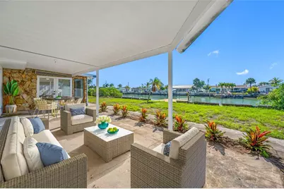 7930 Causeway Boulevard S, Saint Petersburg, FL 33707 - Photo 3