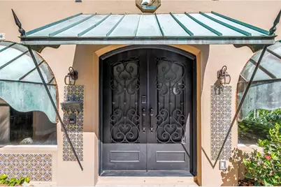 2410 Coffee Pot Boulevard NE, Saint Petersburg, FL 33704 - Photo 9