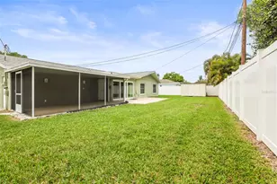 7955 Bayshore Dr, Seminole, FL 33776 - Photo 21