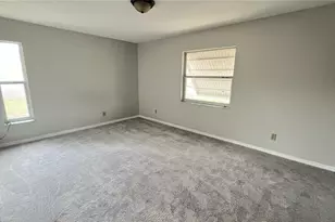 8348 Angela Ct, Zephyrhills, FL 33541 - Photo 9